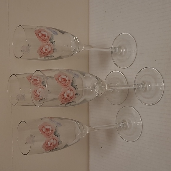 Set of 4 Handpainted Floral Crystal Wine Glasses - Picture 2 of 16